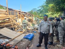 Aparat Gabungan Tertibkan Bangunan Liar di Setu, Warga Sambut Positif