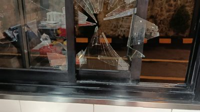 Gegara ga Dikasih Kulit Ayam, Pria Mabok Rusak Kaca KFC di Tangsel