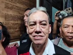 Fariz RM Tunggu Nasib di Sidang Tatap Muka, Putusan Ditunda 11 September Kuasa Hukum Deolipa Minta Terdakwa Hadir dalam Persidangan