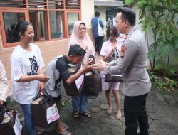 Kapolres Tangsel dan Bhayangkari Berikan Bantuan Korban Kebakaran Asrama Polsek Serpong