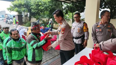 Polsek Cisauk Gelar Silaturahmi Bersama Ojol, Hadirkan Layanan Kesehatan Gratis dan Sembako 