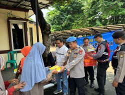 Polsek Kelapa Dua Gelar Jumat Peduli, Berbagi dengan Petugas Kebersihan
