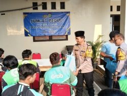 “Jumat Peduli” Polsek Cisauk kembali Bagikan Sembako untuk Ojol