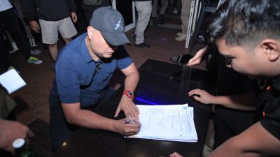 Satpol PP Tangsel Razia Ratusan Botol Miras Berbagai Merk di Wilayah Serpong Utara