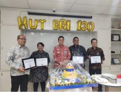 Dedikasi dan Loyalitas, BRI Cabang Hayam Wuruk Berikan Penghargaan Yubilaris 15 dan 20 Tahun dalam Rangka HUT ke-130