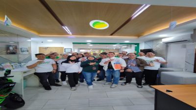 Perkuat Literasi dan Sinergi Layanan Keuangan, BRI KC Jakarta Jelambar Sosialisasikan Produk BRI dan BRILife di Pegadaian Grogol