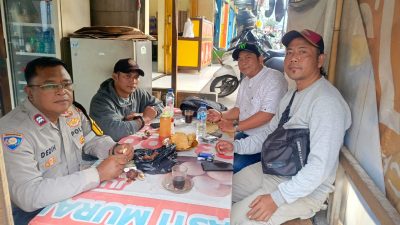 ‎Bhabinkamtibmas Karang Mulya Sambang Warga, Ciptakan Kondisi Aman Dan Nyaman