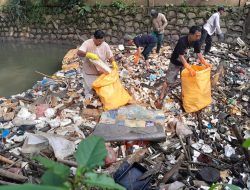 Gerakan Banten ASRI, Puluhan Ton Sampah Kali Sabi Dibersihkan Relawan