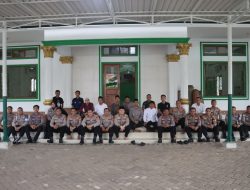 Polres Tangsel Dukung Program Bhayangkara Jakarta ASRI, Bersih-Bersih Masjid di Serpong