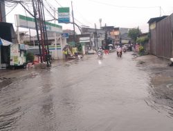 Jalan Mirip Kubangan Kerbau, Warga Sebut Tinjauan Walikota Jakarta Barat jangan Cuma Pencitraan