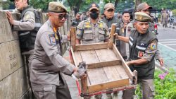 Penertiban PKL dan Parkir Liar di Puri Kembangan, Puluhan Kendaraan Kena OCP