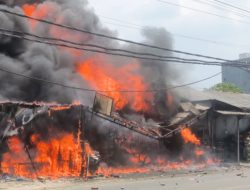 Siang Hari, Bengkel Motor di Pamulang Terbakar Hebat