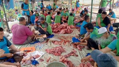 Masjid Al-Muttaqin Panunggangan Utara Tebar 10 Sapi dan 36 Kambing saat Idul Adha