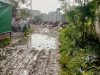 Jalan Rusak di Cengkareng Barat Dikeluhkan Warga, Akses ke Masjid Berlumpur Saat Hujan