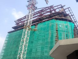 Gedung di Duri Kepa Diduga Langgar Izin, Warga Cemas Tower Crane Roboh