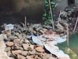 Proyek Turap Kali Jeletreng Diprotes Warga, Dinas SDAMBK Belum Beri Penjelasan